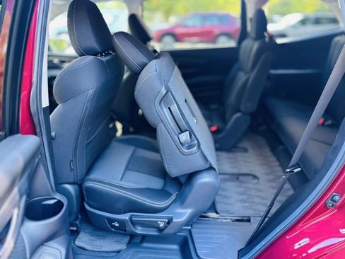 Used 2024 Subaru Ascent Premium w/ Convenience Package image 21