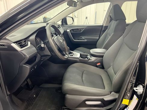 Used 2021 Toyota RAV4 LE AWD/4WD image 19