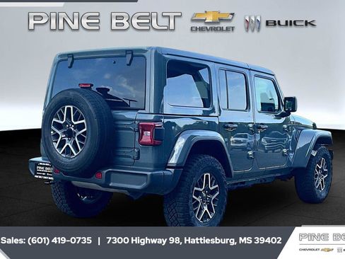 Used 2026 Jeep Wrangler Unlimited Sahara AWD/4WD image 11