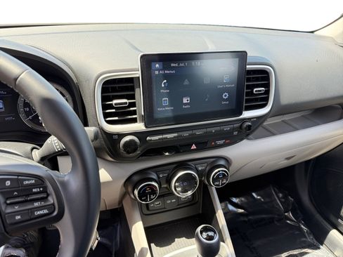 Certified 2022 Hyundai Venue SEL FWD image 12