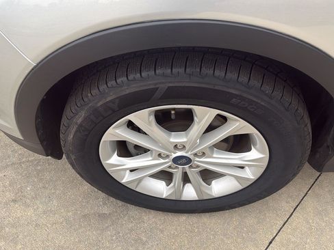 Used 2019 Ford Escape SE image 4