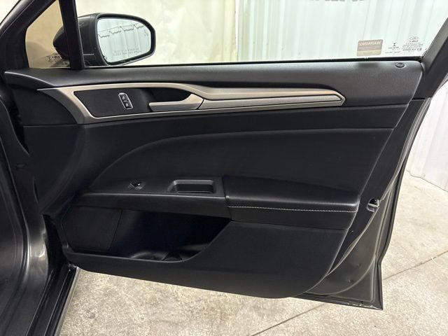 Used 2019 Ford Fusion SE FWD image 25