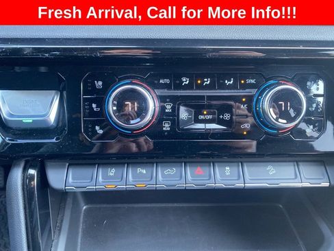 Used 2025 GMC Sierra 2500 AT4 w/ Technology Package AWD/4WD image 6