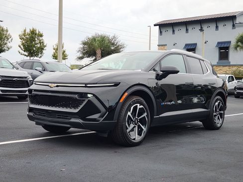 New 2026 Chevrolet Equinox EV LT image 2