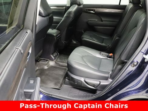 Used 2023 Toyota Highlander Platinum image 30