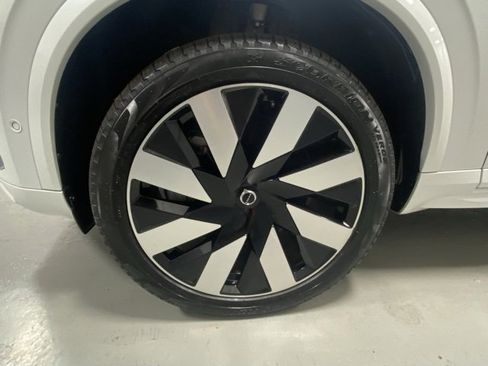 Certified 2024 Volvo XC90 T8 Plus w/ Protection Package Premier image 5
