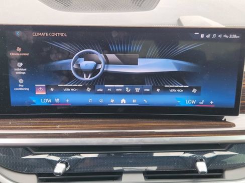 Used 2025 BMW X5 sDrive40i w/ M Sport Package RWD image 16