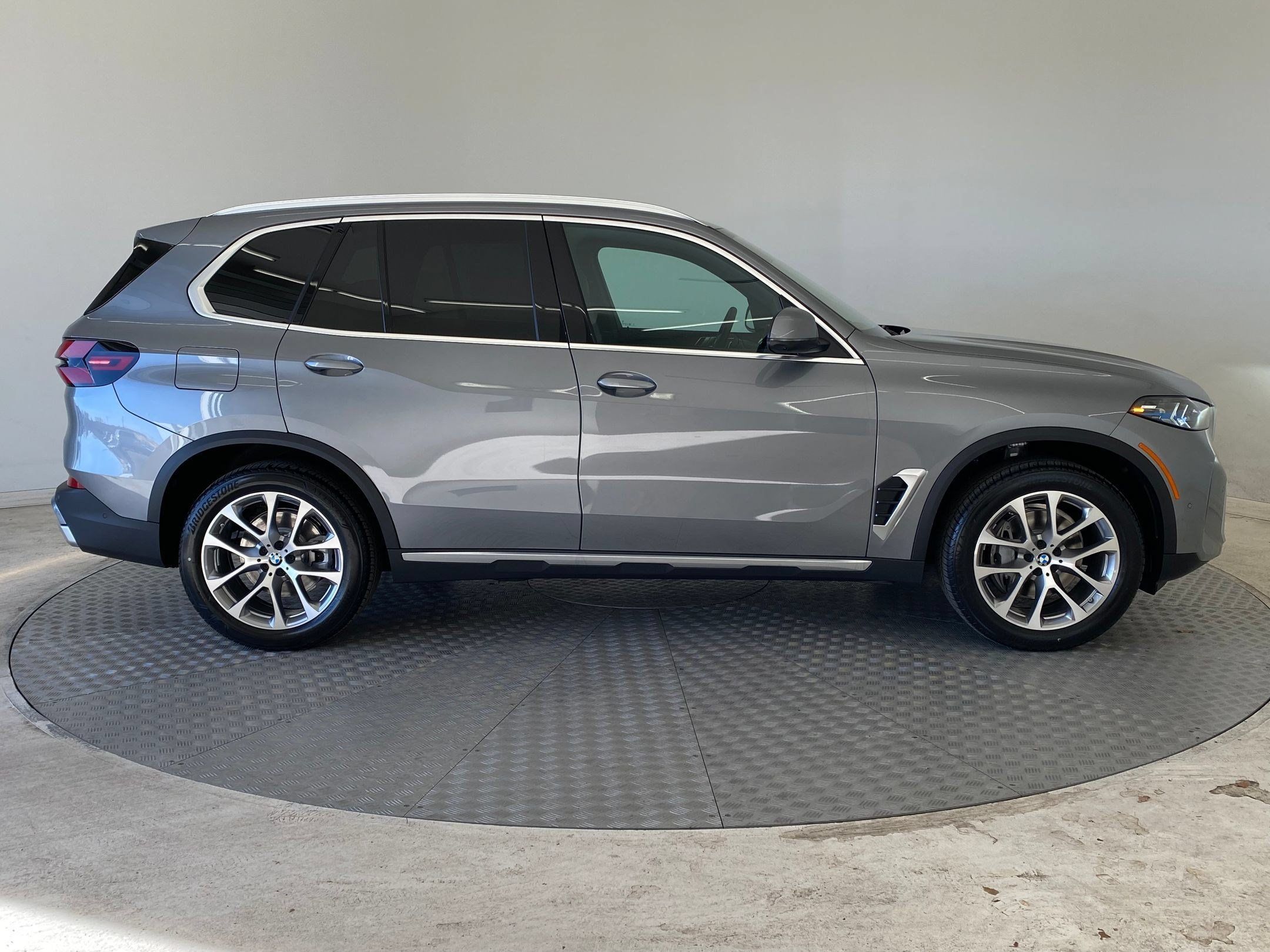 Used 2026 BMW X5 xDrive40i w/ Premium Package AWD/4WD image 8