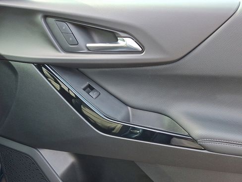 Used 2025 Chevrolet Equinox LT w/ Convenience Package II image 9