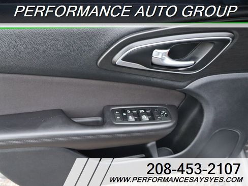 Used 2015 Chrysler 200 Limited image 15