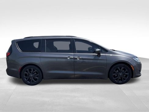 Used 2020 Chrysler Pacifica Touring w/ S Appearance Package FWD image 4
