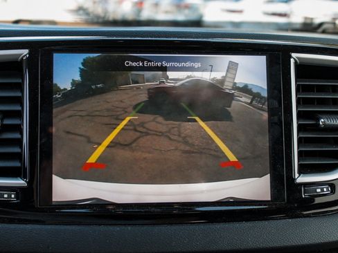 Used 2023 Chrysler Pacifica Touring-L FWD image 21