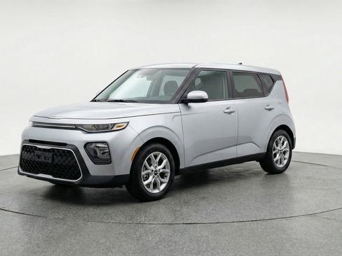 Used 2025 Kia Soul LX w/ LX Technology Package image 3