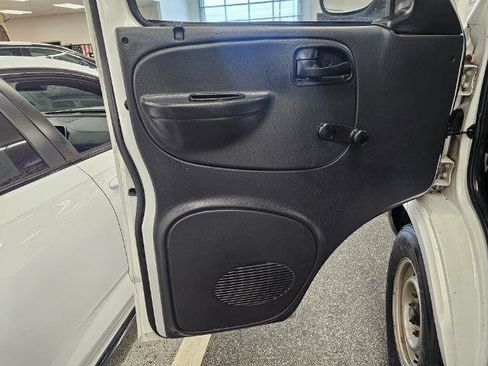 Used 2001 Dodge B2500 Passenger RWD image 15