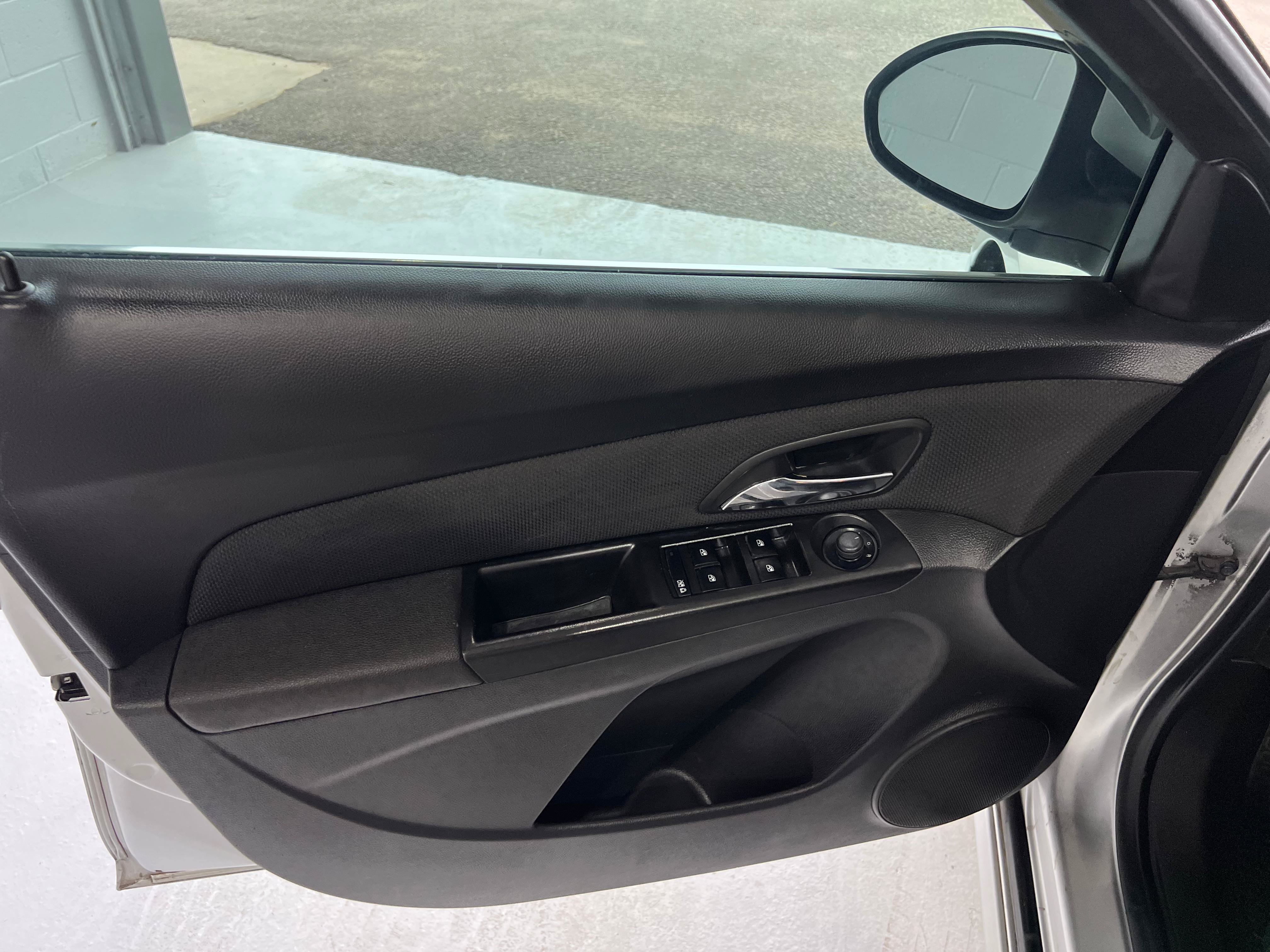 Used 2013 Chevrolet Cruze LT w/ RS Package FWD image 11