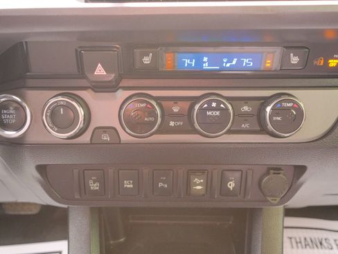 Used 2017 Toyota Tacoma TRD Off-Road image 28