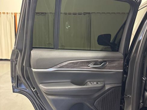 Used 2024 Jeep Grand Cherokee Limited w/ Black Appearance Package image 26