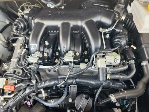 Used 2025 Nissan Pathfinder SV FWD image 31