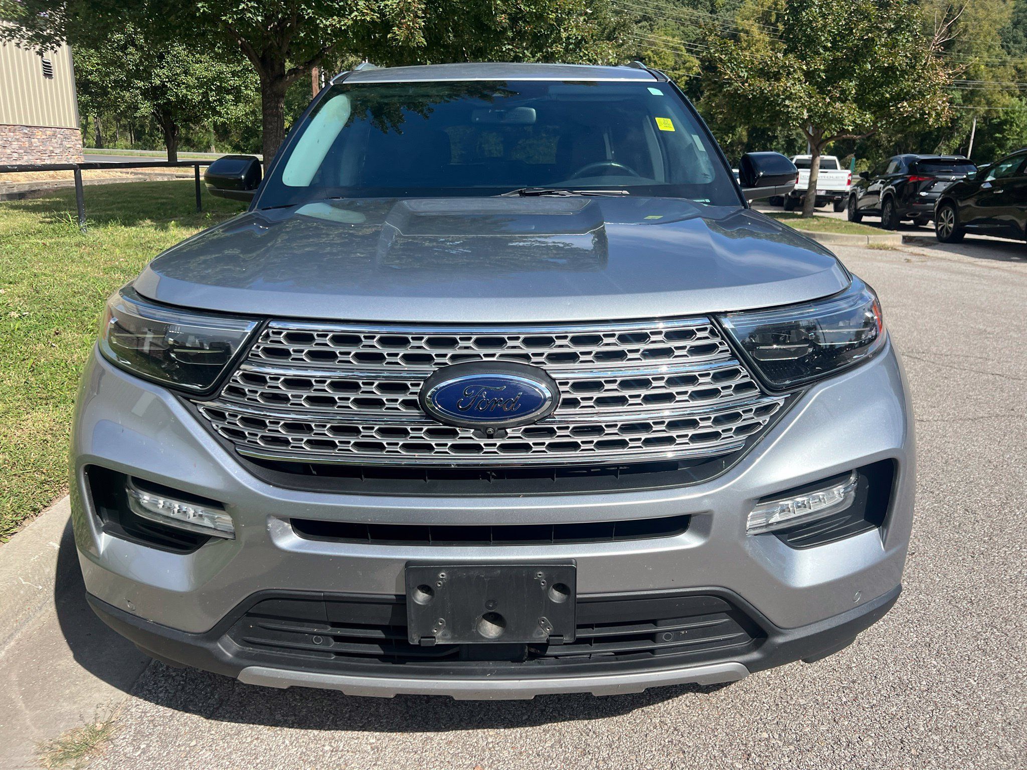 Used 2021 Ford Explorer Limited w/ Equipment Group 301A AWD/4WD image 2