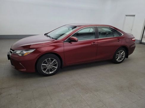 Used 2017 Toyota Camry SE FWD image 2