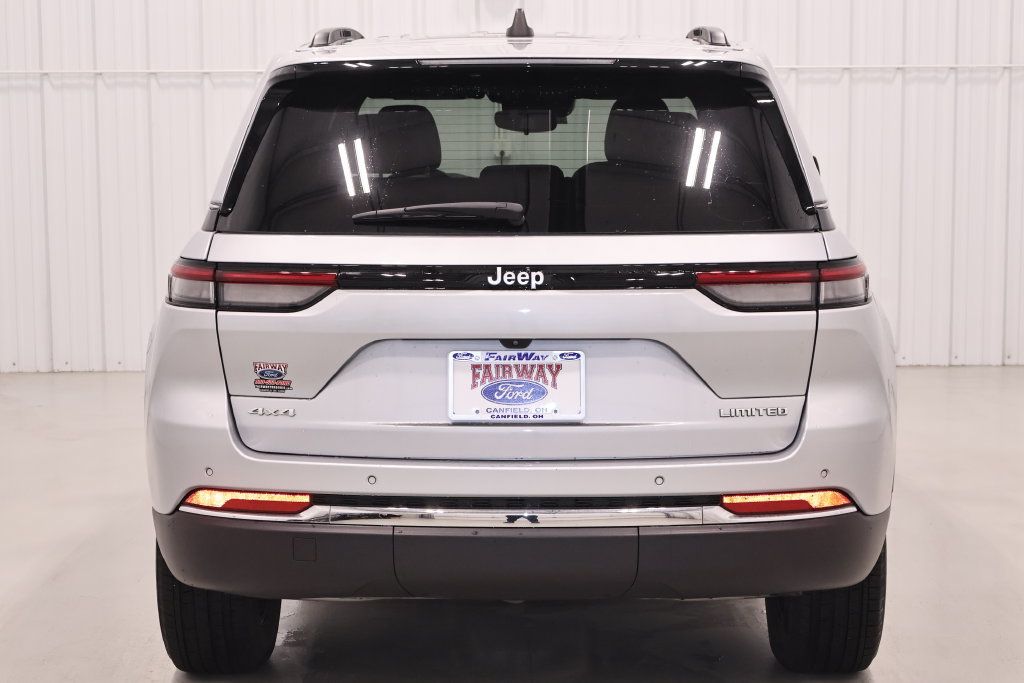 Used 2024 Jeep Grand Cherokee Limited AWD/4WD image 8