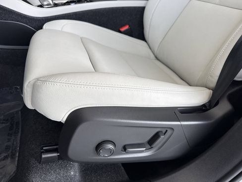 New 2026 Volvo XC40 B5 Plus w/ Protection Package Premier image 10