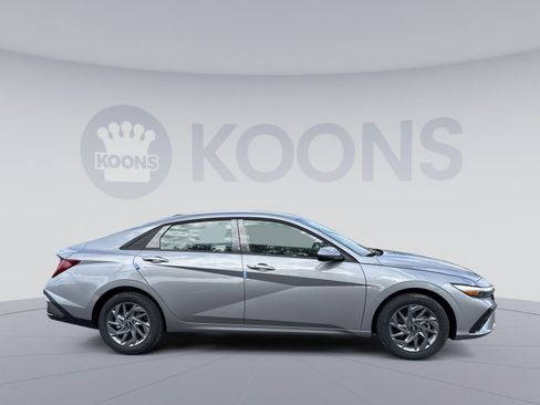New 2026 Hyundai Elantra Hybrid FWD image 8