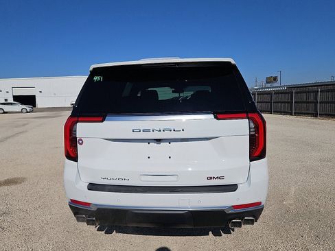 New 2026 GMC Yukon Denali w/ Sun & Power Step Package image 4