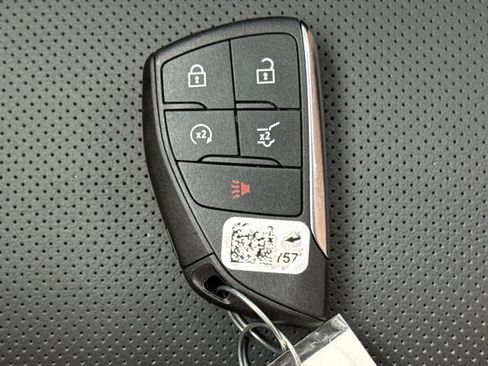 Used 2023 Buick Envision Avenir AWD/4WD image 30