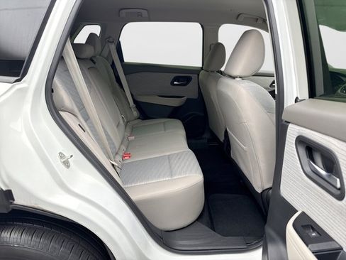 Used 2023 Nissan Rogue SV AWD/4WD image 17