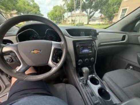 Used 2015 Chevrolet Traverse LT w/ Style and Technology Package image 3