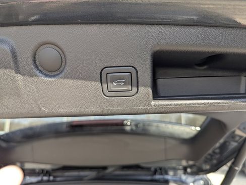 Used 2023 Chevrolet Equinox RS w/ RS Leather Package image 22