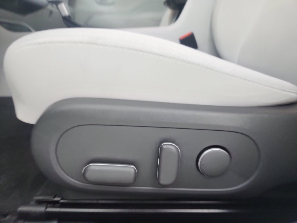 Used 2025 Hyundai Kona SEL FWD image 21