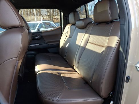 Used 2017 Toyota Tacoma Limited image 8