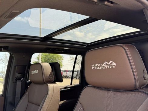 New 2026 Chevrolet Suburban High Country AWD/4WD image 28