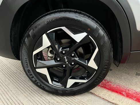 Used 2025 Kia Seltos S image 9