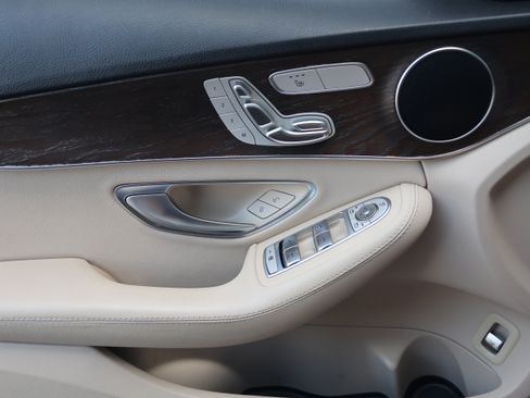 Used 2019 Mercedes-Benz C 300 Sedan image 12