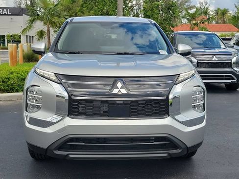 Used 2026 Mitsubishi Outlander ES FWD image 2