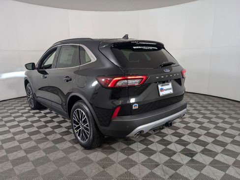 New 2025 Ford Escape SE w/ Class II Trailer Tow Package image 4