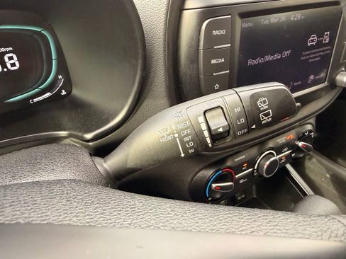 Used 2023 Kia Soul LX image 12