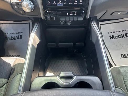 Used 2025 RAM 1500 Laramie AWD/4WD image 17