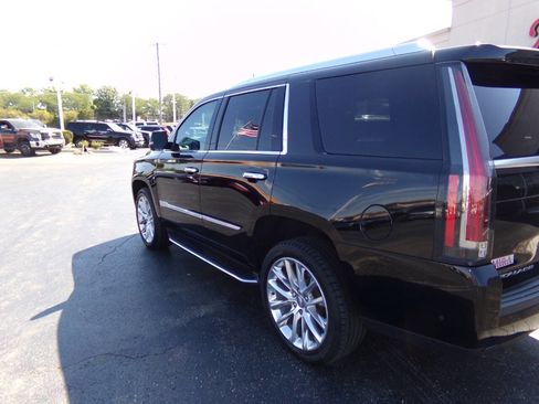 Used 2019 Cadillac Escalade Luxury AWD/4WD image 46