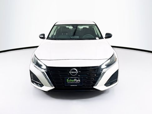 Used 2024 Nissan Altima 2.5 SV AWD/4WD image 2