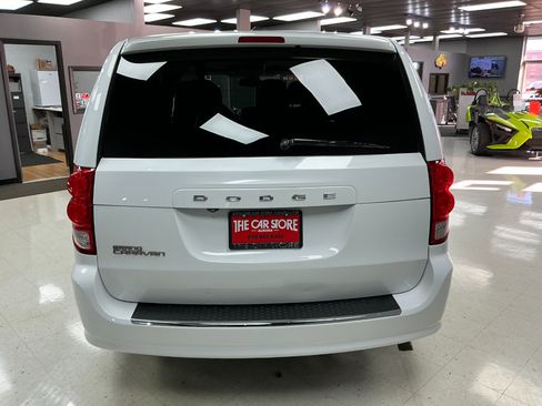Used 2019 Dodge Grand Caravan SE w/ UConnect Hands-Free Group image 10