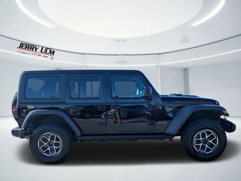Used 2024 Jeep Wrangler Unlimited Rubicon image 2