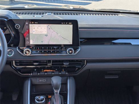 Used 2025 Chevrolet Colorado Z71 w/ Midnight Edition image 17