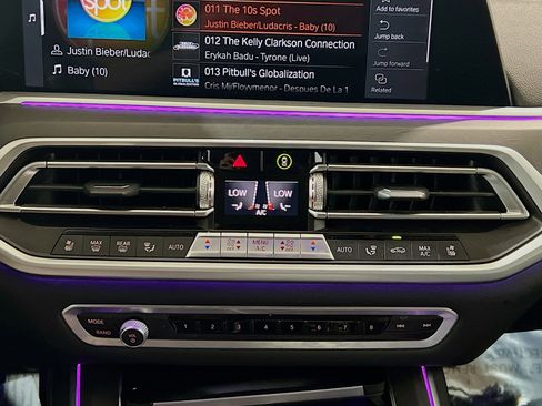 Used 2022 BMW X7 xDrive40i w/ Premium Package image 12