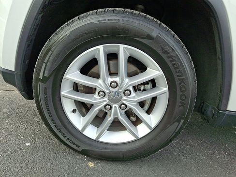 Used 2017 Jeep Grand Cherokee Laredo w/ Quick Order Package 23E image 8