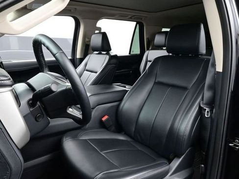 Used 2024 Ford Expedition Max XLT image 5