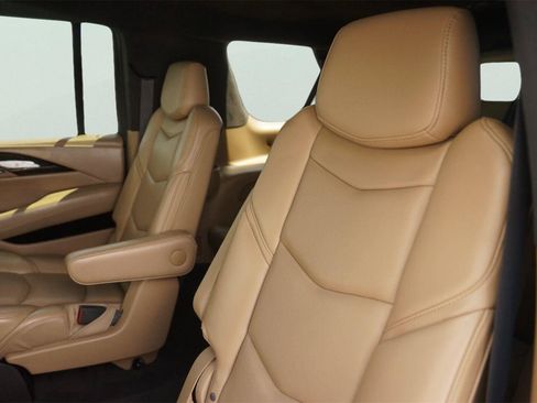 Used 2020 Cadillac Escalade ESV Platinum AWD/4WD image 14
